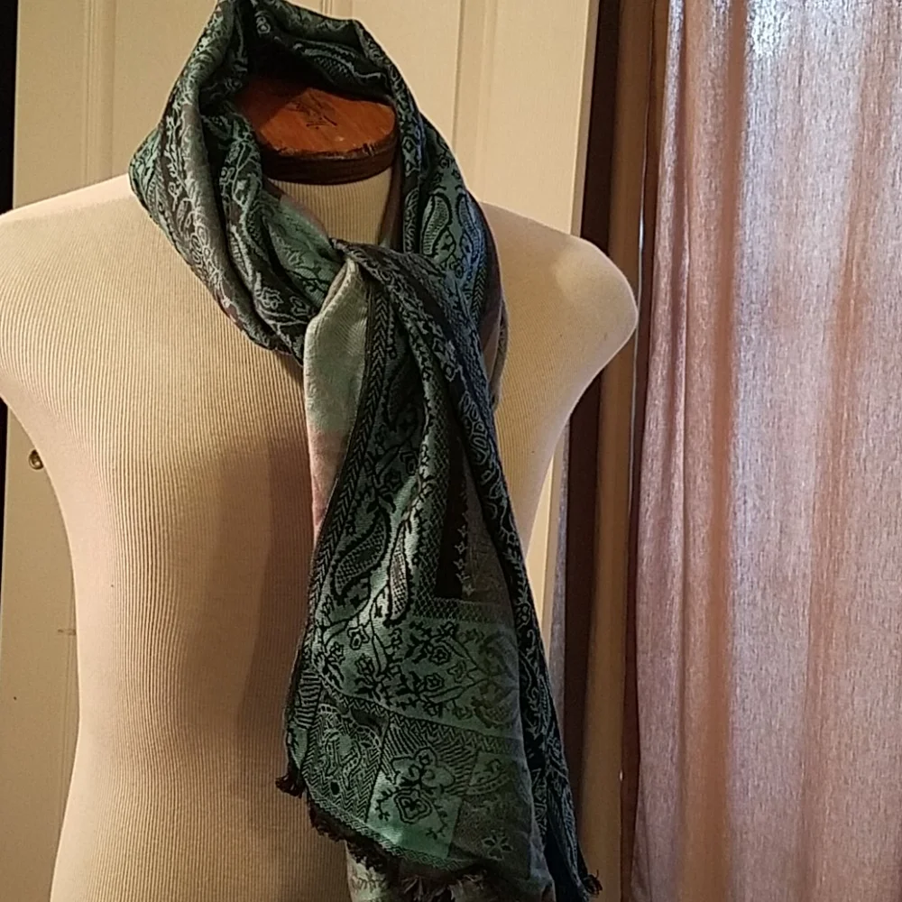Fringe raw edge lightweight German paisley print scarf